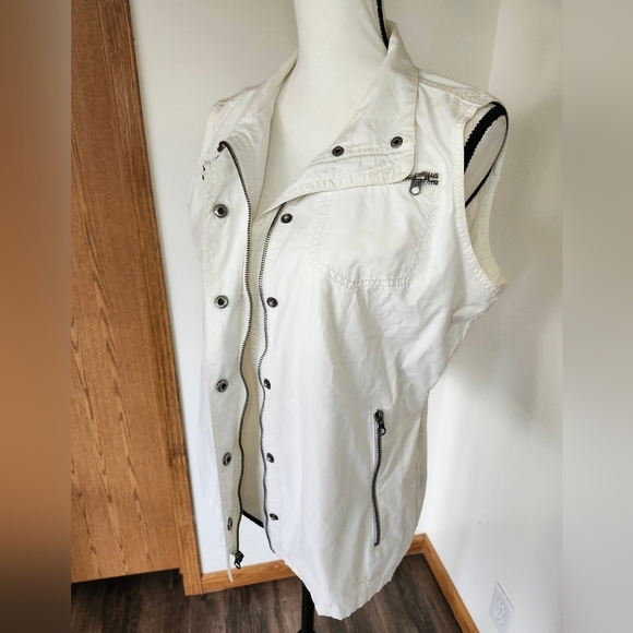 Cabela's Ivory Utility Vest - Picture 2 of 4